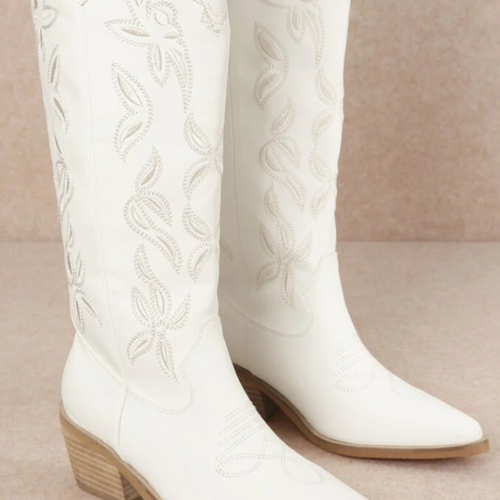 Elegant White Embroidered Heeled Boots